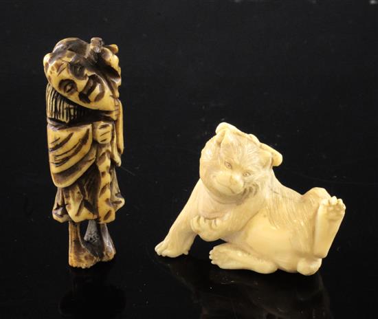 A Japanese ivory figure of a cat and a stag horn netsuke, 5.8cm
